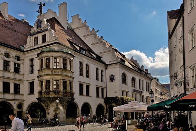 A delicacy tour through Munich's old town - Pfennigmuckerl and crust bread: the traditional bites that matter