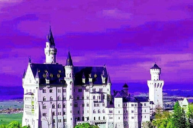 Comfort Mini-Van & Professional and FRiENDLY Guide: CUSTOMIZED 1-DAY TOUR from Munich - Garmisch-Partenkirchen and Oberammergau: quick Alpine towns with personality
