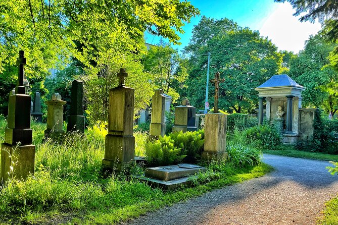Death and Chocolate: Walking Tour of Munich's Old South Cemetery - How this Death-and-Chocolate tour feels in real life