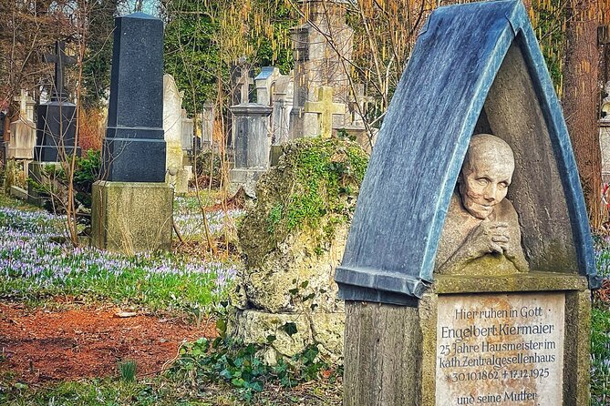 Death and Chocolate: Walking Tour of Munich's Old South Cemetery - Chocolate at the end: warm drink, even on hot days