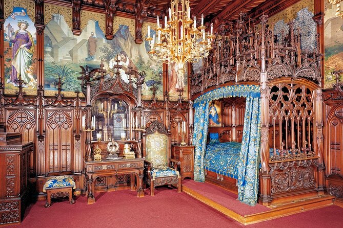 EXCLUSiVE SKIP-THE-CROWDS Neuschwanstein and Linderhof Castle Tour from Munich INCL. TICKETS - Neuschwanstein inside: guided tour plus free roaming