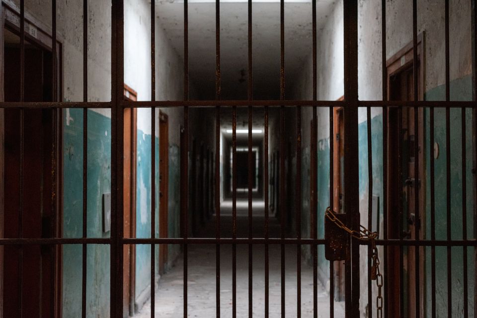 From Munich: Dachau Concentration Camp Private Tour by Car - 4-hour vs 6-hour: how to choose without overdoing it