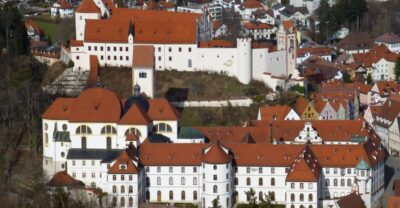 Füssen: Private Guided Walking Tour - Starting at Schrannenplatz and setting the pace