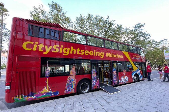Hop-On Hop-Off Tour CitySightseeing Munich - The Old City and Odeonsplatz to Marienplatz: the “wow” stretch