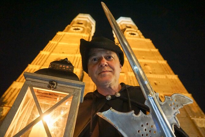Medieval city tour with night watchman in Munich in German - Burgstraße prison and torture: when the tour gets seriously dark
