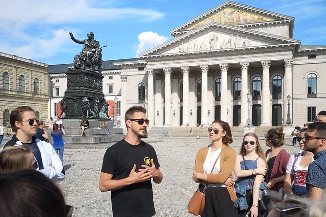 Mini Classic Bike Tour @ 4pm incl. Beer Garden & Surfers 2,5 hrs - English Garden to Chinesischen Turm: surfers, beer trees, and real Munich time