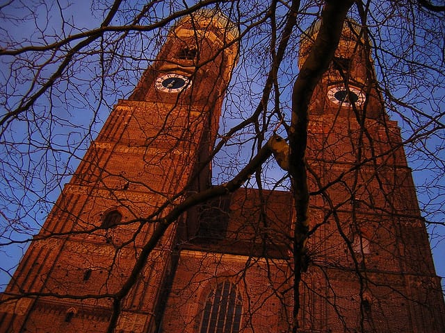 Munich: 3-Hour Culinary Nightwatch Tour - Following the stories through old town: St. Peter’s Church and its cemetery tales