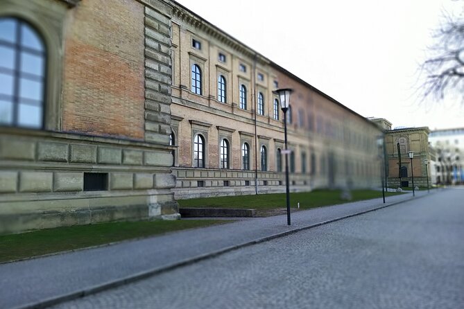 Munich: Alte Pinakothek with ticket - How the guide changes what you see