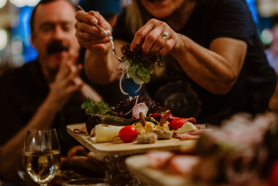 Munich: Beer and Food Tour with Dinner & Oktoberfest Museum - Getting Started at Radius Tours: A Simple Evening That Stays Organized