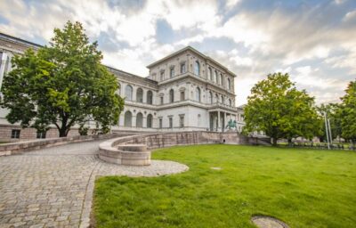 Munich: Capture the most Photogenic Spots with a Local - Meeting at Café Frischhut: The Start That Sets the Tone