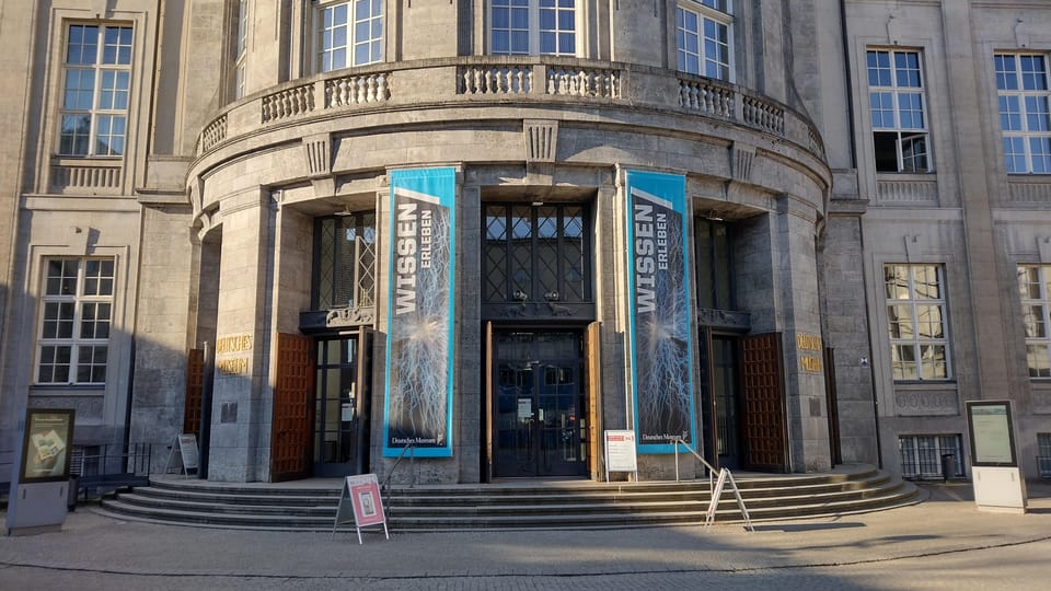 Munich: Deutsches Museum Guided Tour with Entry Ticket - Astronomy, physics, and metallurgy: the big exhibits that anchor the story