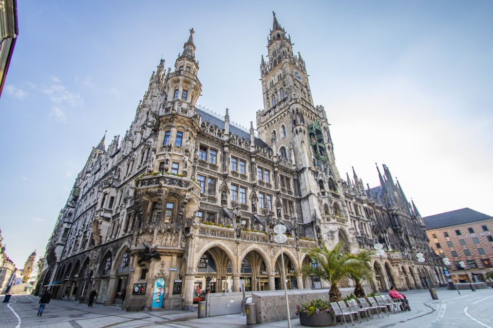 Munich: Express Walk with a Local in 90 minutes - Starting at Café Frischhut: your fast-track orientation to Munich