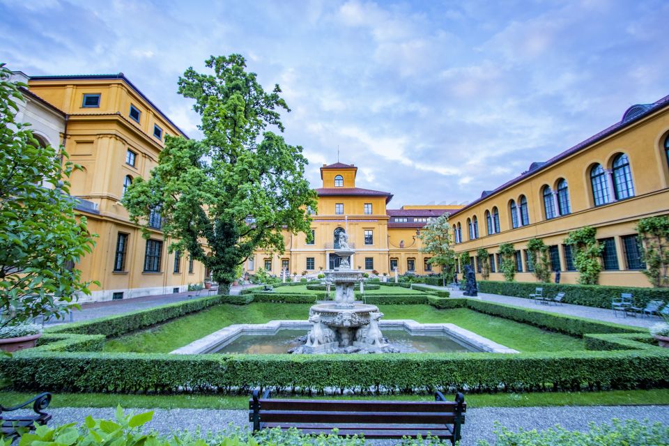 Munich: Express Walk with a Local in 90 minutes - What to bring (and what helps you enjoy it more)