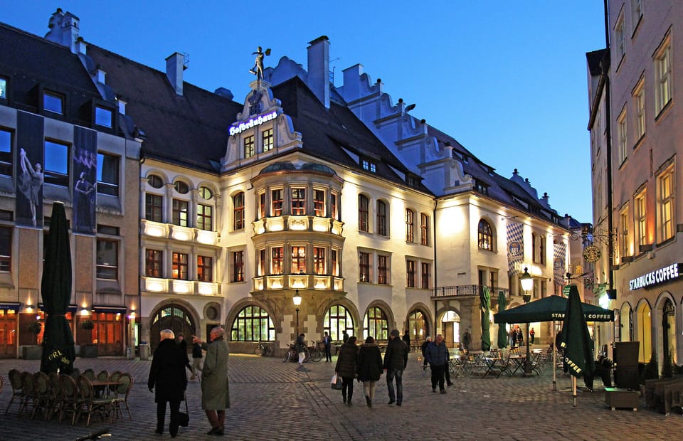 Munich: Food Tour Beer- 3 small beers & "Brotzeit" in GERMAN - Hofbräuhaus: the famous walls and the secrets you miss alone