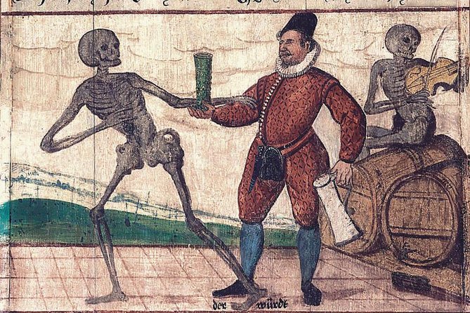 Munich Macabre Group Walking Tour - Alter Hof: Wittelsbacher drama, sword theories, and WWII archaeology