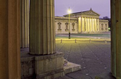 Munich: National Socialism Historical Tour in GERMAN - The 2-Hour Route: Königsplatz, Briennerstrasse, Odeonsplatz