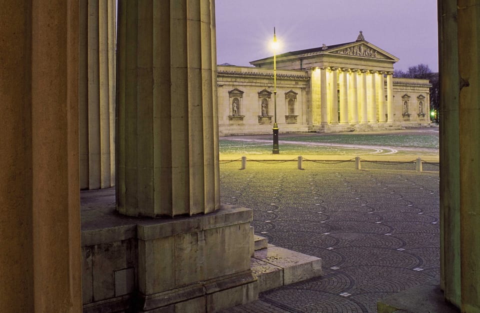 Munich: National Socialism Historical Tour in GERMAN - The 2-Hour Route: Königsplatz, Briennerstrasse, Odeonsplatz