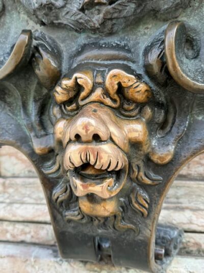 Munich: Night Watchman Tour for Kids (6 - 12 years) - 75 min - The costume, horn, and lantern: more than decoration
