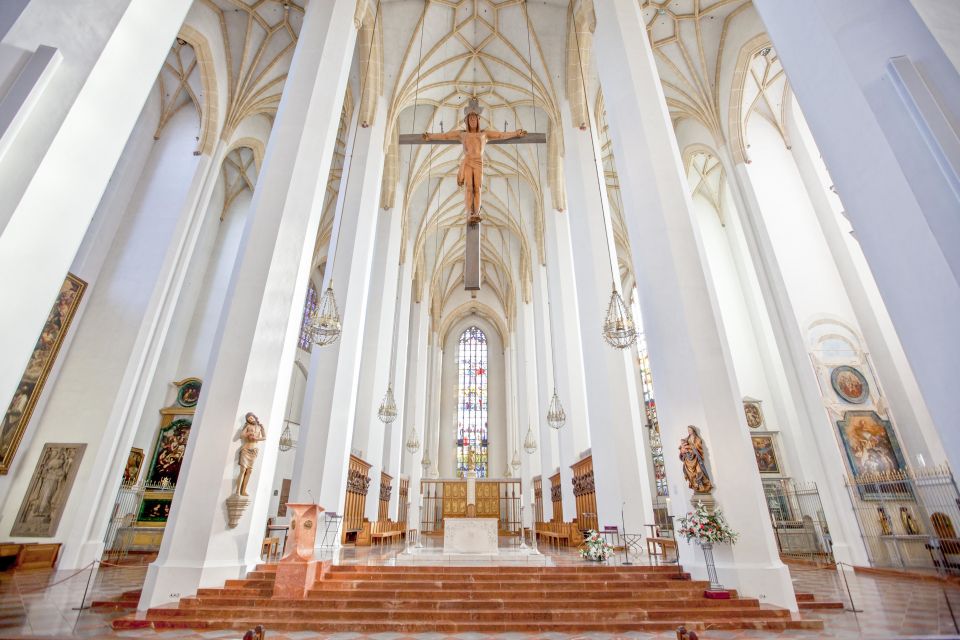 Munich: Old Town & Viktualienmarkt City Walk in German - Marienplatz, the Frauenkirche, and the stories behind the skyline