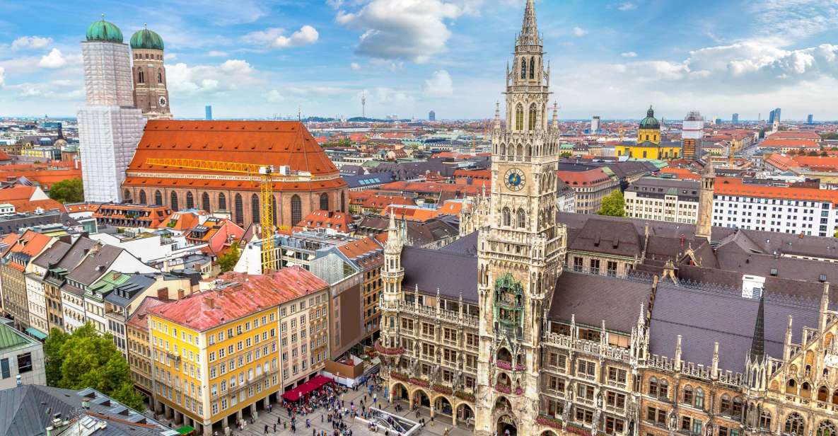Munich: Old Town & Viktualienmarkt City Walk in German - Staatliches Hofbräuhaus: why Munich uses beer as a history shortcut