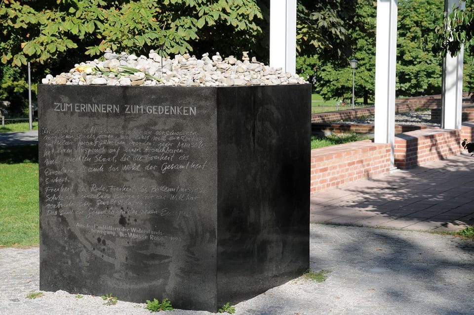 Munich: Private or Group Third Reich and WWII Walking Tour - Practical tips: shoes, walking comfort, and the no-video rule