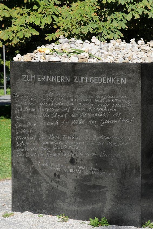 Munich: Private or Group Third Reich and WWII Walking Tour - From Marienplatz to Königsplatz: how the 2 hours are paced