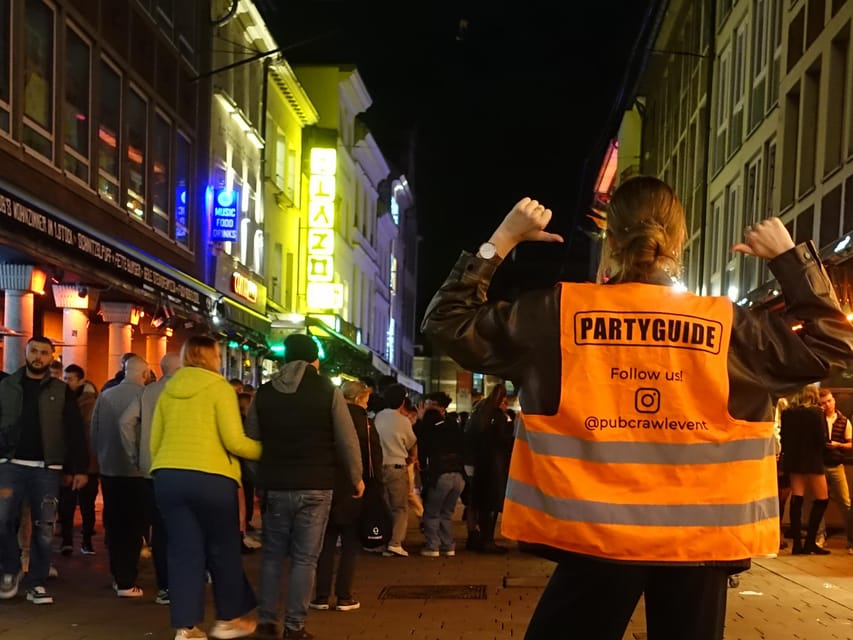 Munich: Private pub crawl with insider-guide & free shots - Local Bar 2 (second hour): games plus real Munich nightlife energy