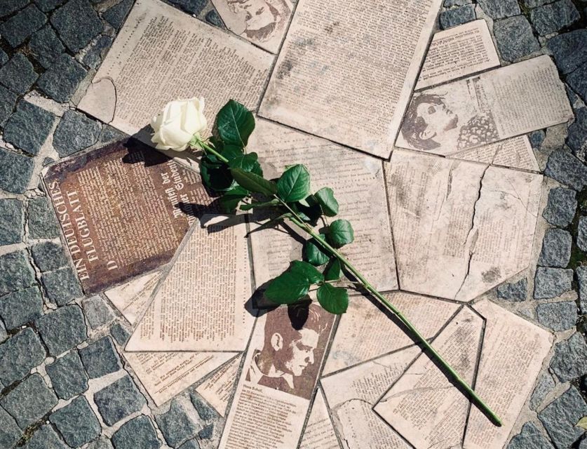 Munich: Resistance against Hitler - Historical Walking Tour - Meeting point at LMU: where the route sets its tone