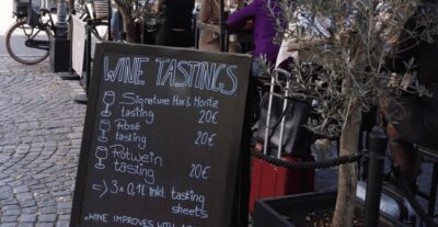 Munich: Romantic Wine Experience for Two at Viktualienmarkt - Getting to Max & Moritz: easy meet-up, but read the room