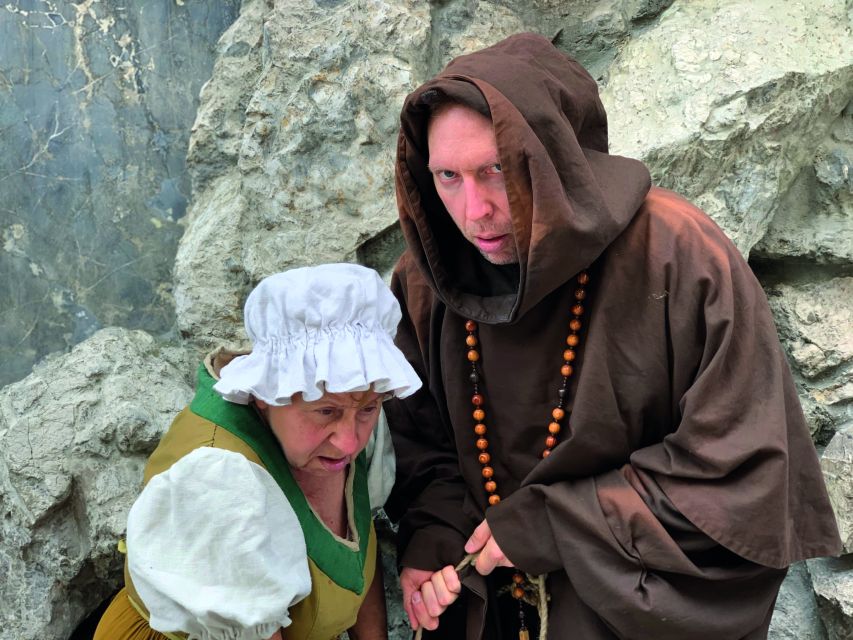 Munich: Scary Tour with actors in GERMAN - Entering Munich’s Dark Side, One Scene at a Time