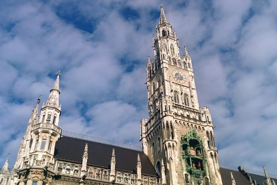 Munich: Self-guided sightseeing scavenger hunt for families - How the 8 envelope stations keep the walk from dragging