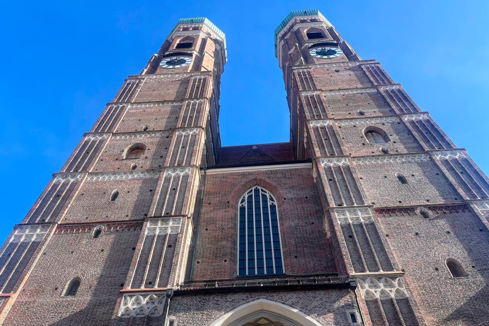 Munich: Self-guided sightseeing scavenger hunt for families - Lili&Oskar: mascots that keep kids listening (and adults entertained)