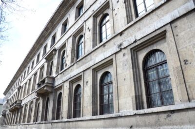 Munich: Third Reich Guided City Walking Tour - Odeonsplatz and Hofbräuhaus: the Beer Hall Putsch meets real streets