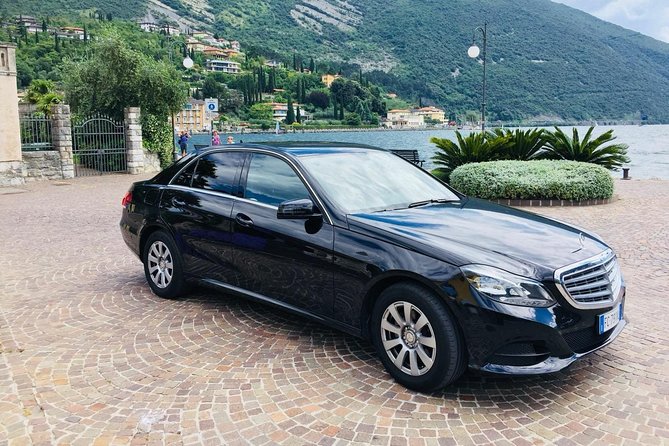 Munich to Munich Airport (MUC) - Departure Private Transfer - Family and Group Comfort: Child Seats, Capacity, and Extras
