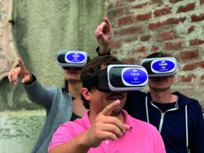 Munich: Walking Tour Old Town 3D VR Tour in GERMAN - Meeting at Platzl: Orlandohaus and the big blue bag