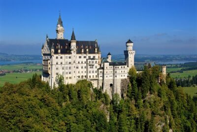 Neuschwanstein Castle and Linderhof Palace Day Trip from Munich - Oberammergau quick stop: Lüftlmalerei and a taste of the region