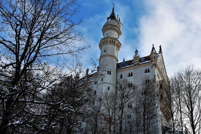 Neuschwanstein Castle Tour with Skip the Line from Hohenschwangau - The walk up to Neuschwanstein: where you earn the views