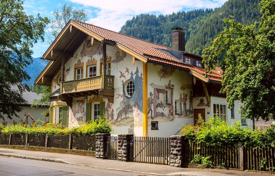 Oberammergau Private Guided Walking Tour - From Eugen-Papst-Straße to the monastery-era story in the Ammer Valley