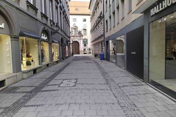 Paul's Welcome Walking Tour in Old Town Munich - Marienplatz and the Wittelsbach Connection: How the City’s Power Built the City