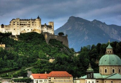Private Day Trip from Munich to Salzburg Old Town with Lunch - The 90-minute Salzburg Old Town walk with Sepp