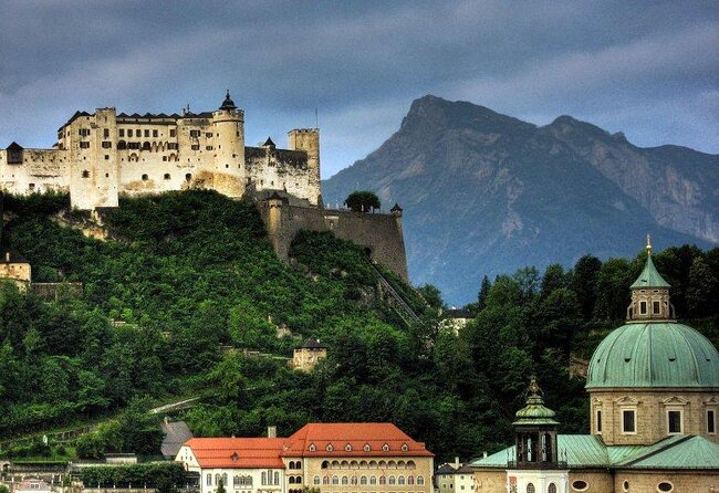 Private Day Trip from Munich to Salzburg Old Town with Lunch - The 90-minute Salzburg Old Town walk with Sepp