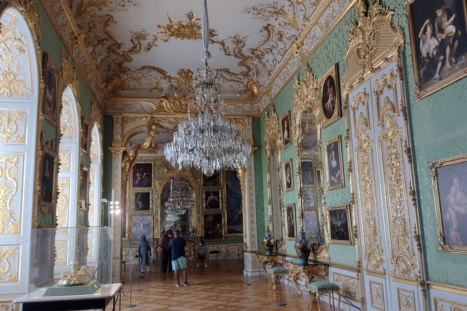 Residence Munich Private Tour including entrance ticket - Antiquarium: 5 minutes that reward close looking