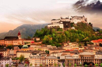Salzburg and Lake District Day Tour from Munich - Salzburger Altstadt: quick orientation, then real independence