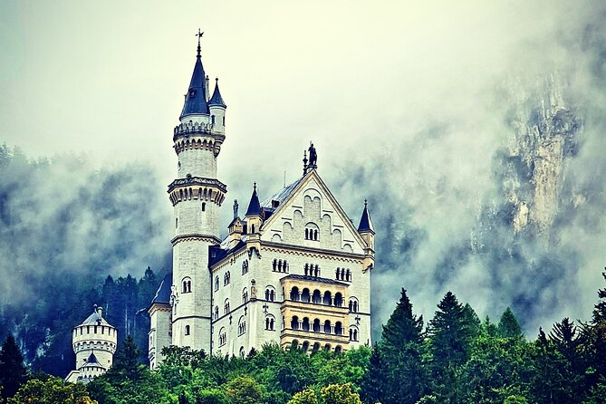 Skip the Line: Neuschwanstein Castle Private Tour From Füssen or Hohenschwangau - Entering the Castle: Skip-the-Line Tickets, Group Entry Format
