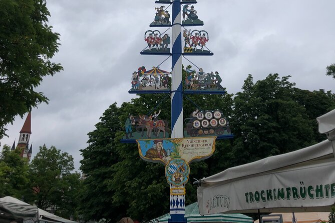 The Perfect Start: Munich PRIVATE Tour with Bavarian Breakfast - Platzl: beer hall legends in the middle of the city