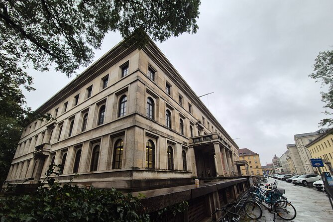 Third Reich Tour Munich - Hofbräuhaus: propaganda meets crowds at the iconic beer hall