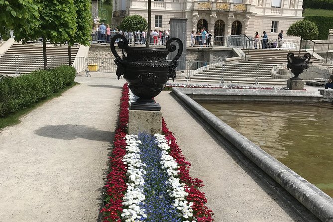 VIP Day Trip Neuschwanstein and Linderhof Castle from Munich - Oberammergau from the coach: Lüftlmalerei you’ll actually spot