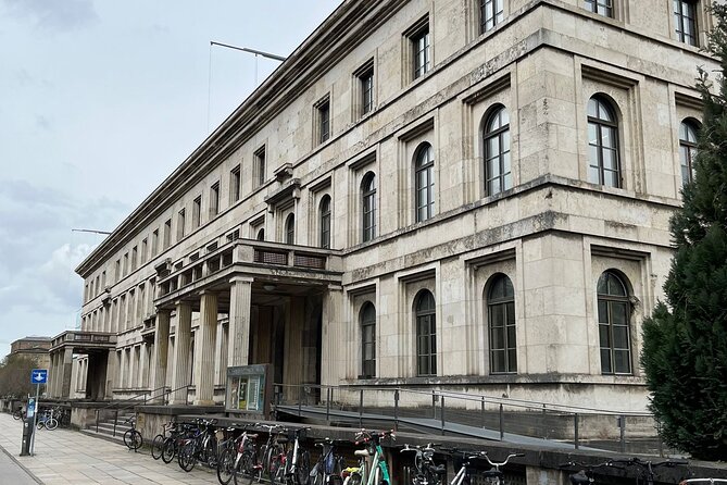 Walking Tour on Origins of Nazism in Munich - English - Stop 2: Staatliches Hofbräuhaus and the party’s base